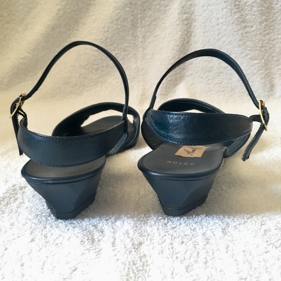 ❌ Vintage Blue Wedge Ankle Strap Sandals - Picture 5 of 8